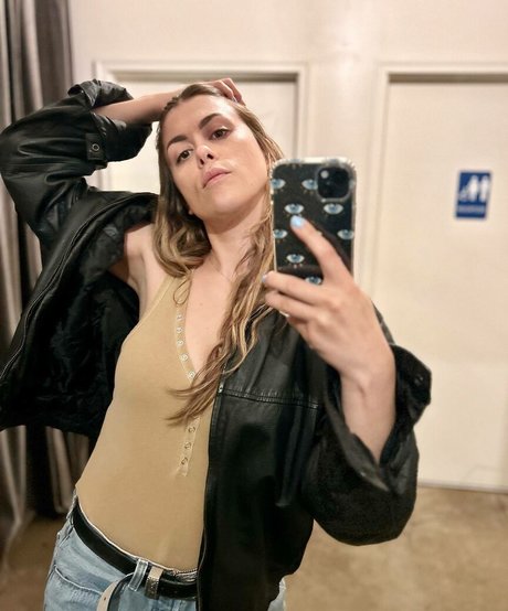 Lindsey Shaw onlyfans sexy
