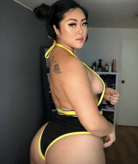 Jin Baek sexy onlyfans