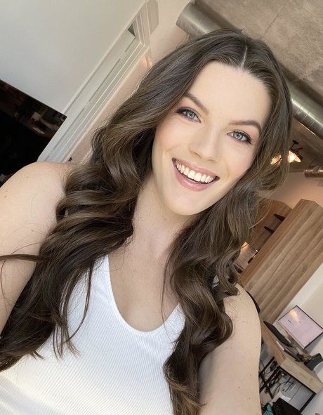 Fiona Frost onlyfans topless