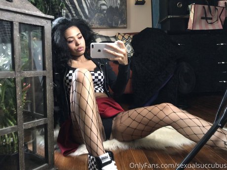 E Gamer Girlfriend onlyfans nudes leak