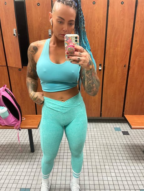 Miss Lindsay Q nude leak onlyfans