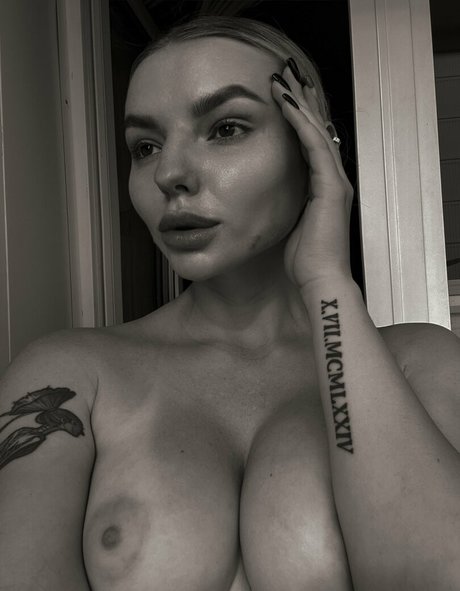 Ana maks nude onlyfans pics