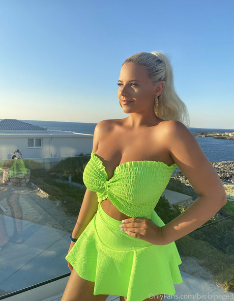 Apollonia Llewellyn only fans