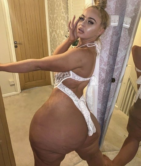 Esmee Dream onlyfans striptease