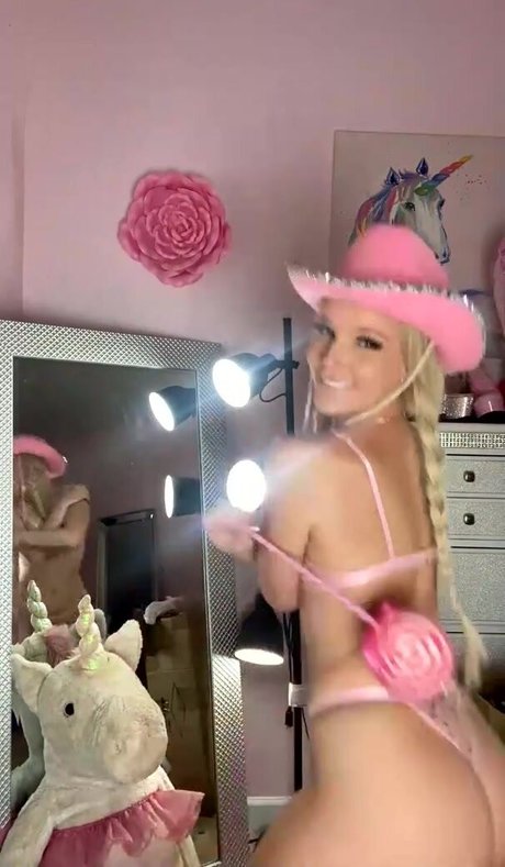 Linsey99 onlyfans picture