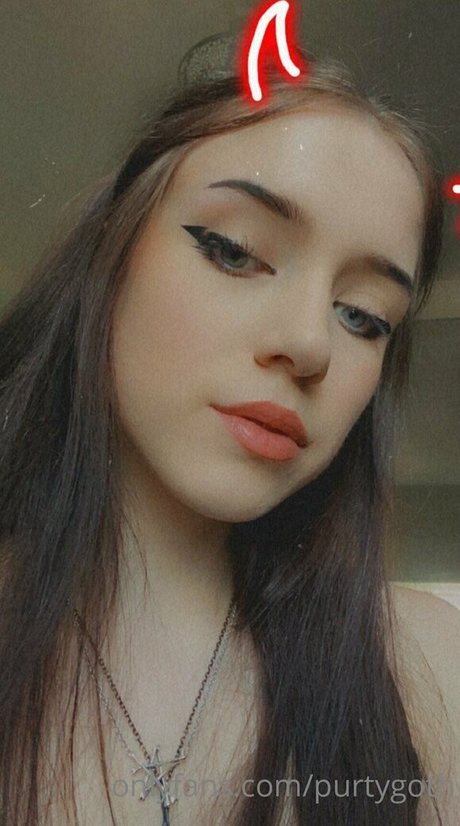 Purtygoth onlyfans leaked.