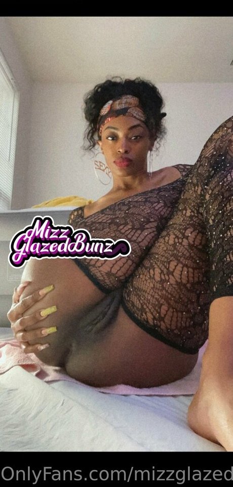 MizzGlazedBunz onlyfans tits