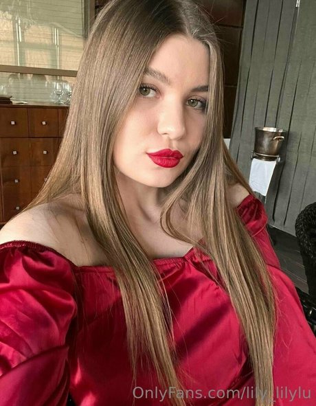 lily lilylu nude leak onlyfans