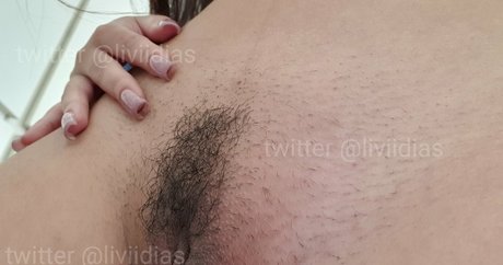 Livia Dias onlyfans lean