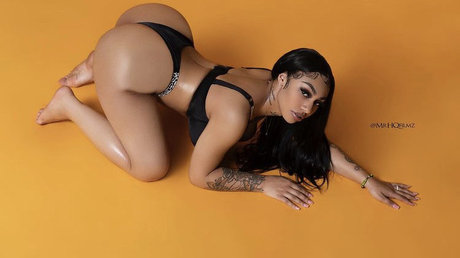 FineAssYonna onlyfans naked