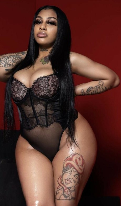 FineAssYonna onlyfans leaks nude