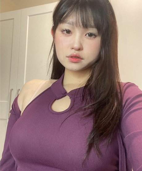 ZhouYiQin porn onlyfans