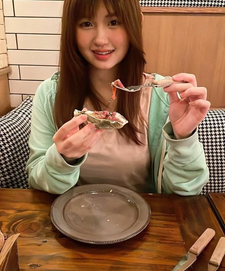 ZhouYiQin nudes onlyfans