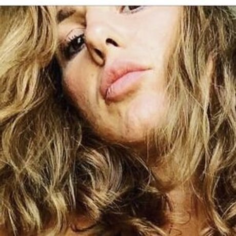 Iamrebeccanicholls feet onlyfans