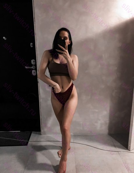 Leron Baron topless onlyfans