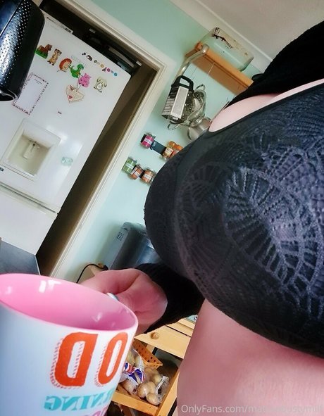 maturebustymom onlyfans strip