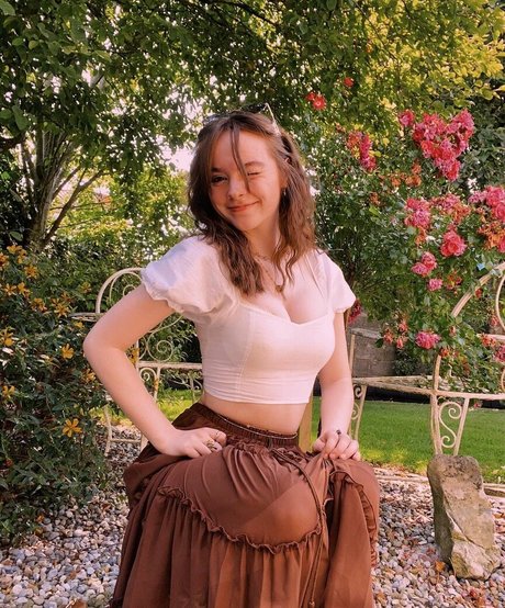 Laura Anne Profile pic