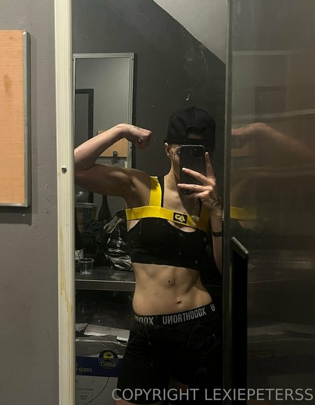 Lexiepeterss onlyfans model images