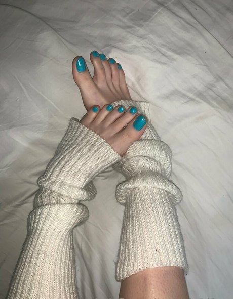 unigirlfeet onlyfans leajs