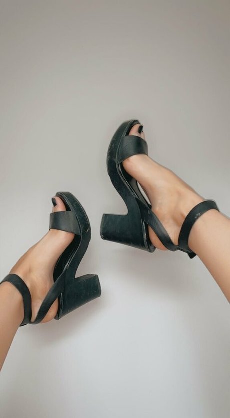 unigirlfeet naked onlyfans