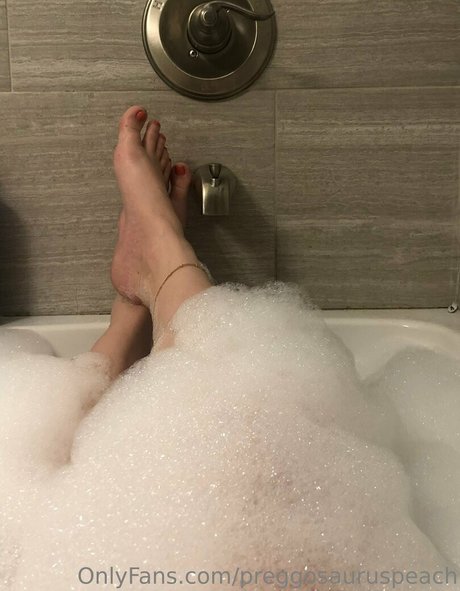preggosauruspeach naked only fans