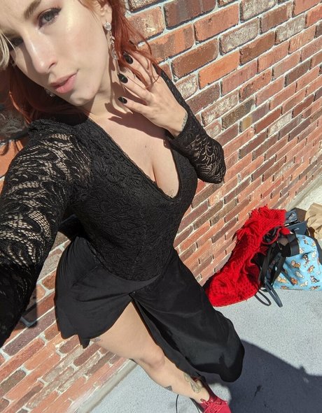 thepigeonbrat onlyfans strip tease