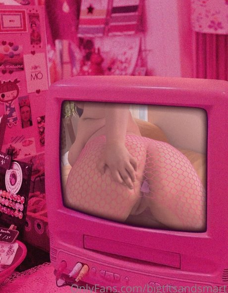 bigtitsandsmart onlyfans naked