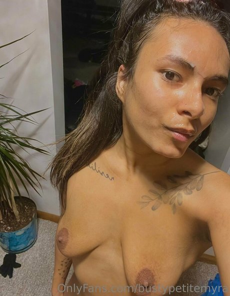 bustypetitemyra onlyfans lesk