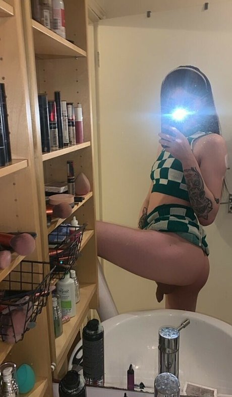 cutelily00 onlyfans pictures