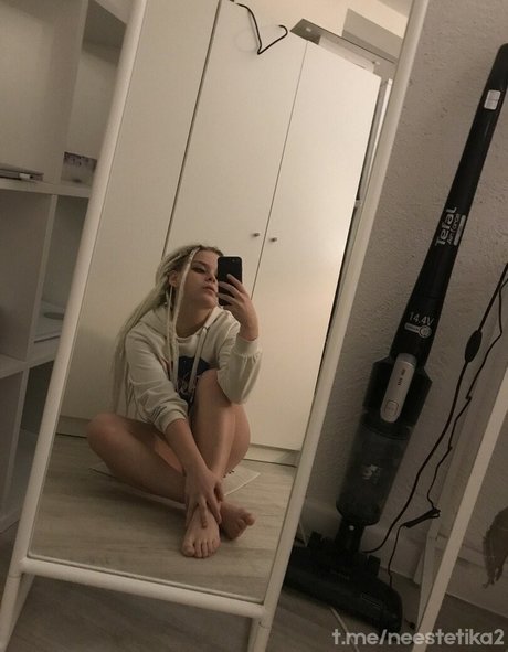 thigh onlyfans pretty glimpse