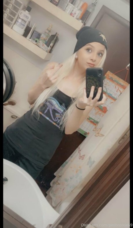 petitepixie69 onlyfans nude pictures