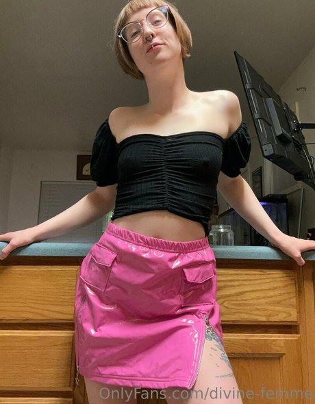 divine femme feet onlyfans