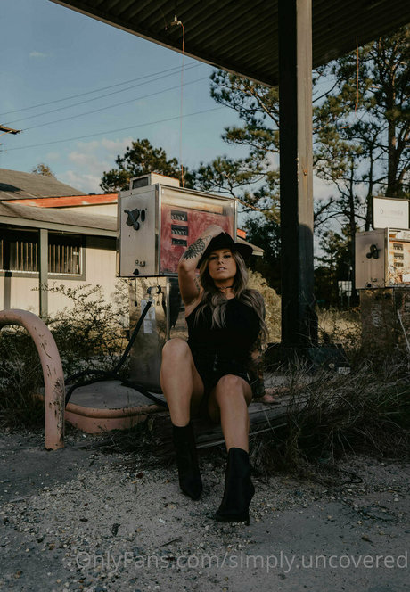 SimplyUncovered onlyfans nudes