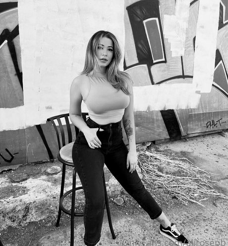 female onlyfans sexy naked artwork