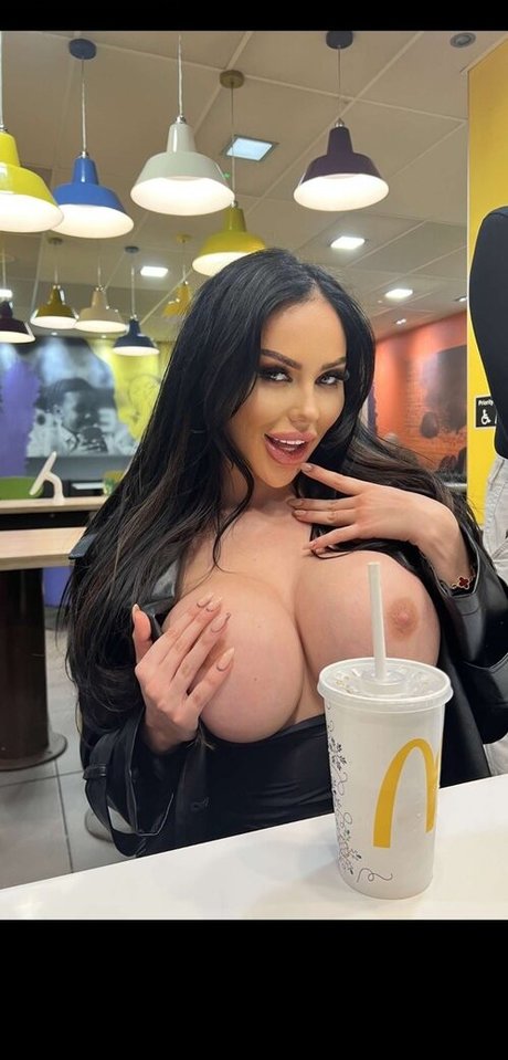 Paris Milan xxx onlyfans