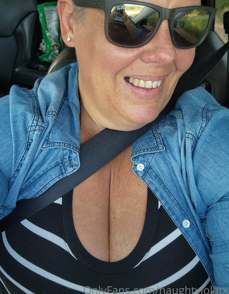 naughtylolatx onlyfans model