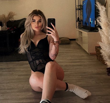 laeticia sophie leaked onlyfans nude