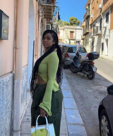 hermusicofficial only fans pictures