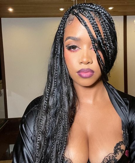 hermusicofficial onlyfans model photos