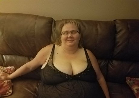 bustywench onlyfans nude