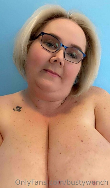 bustywench onlyfans sex