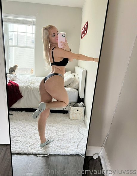 aubreyluvsss topless onlyfans