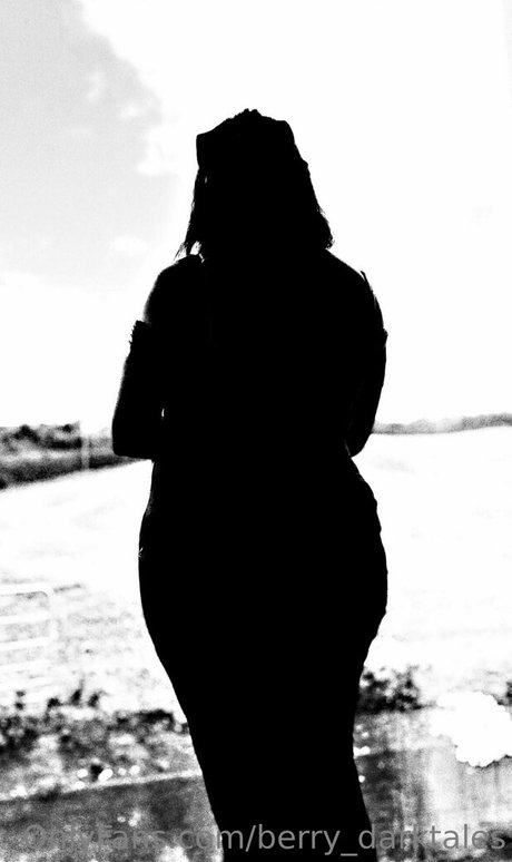 berry darktales onlyfans nudes leak