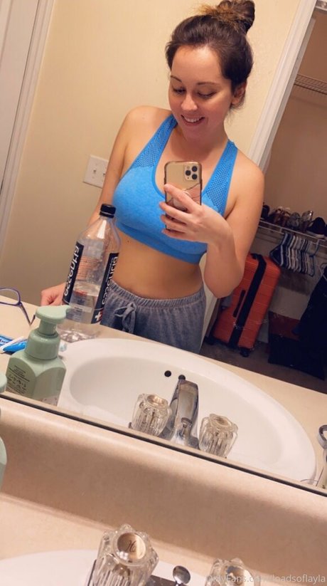 LoadsofLayla onlyfans leake
