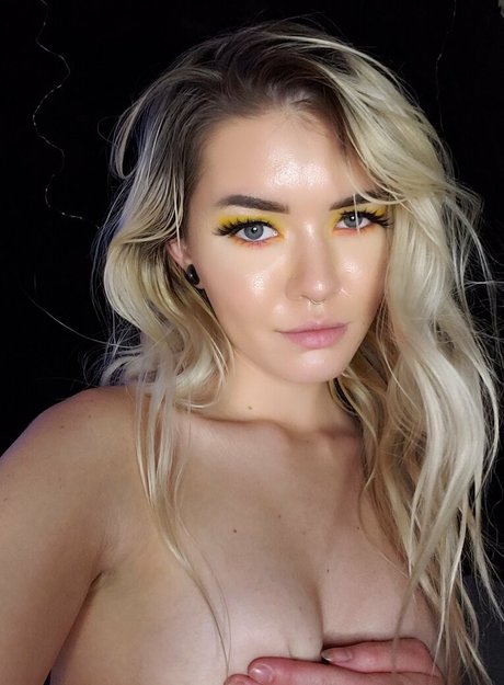 siren hunni Profile pic