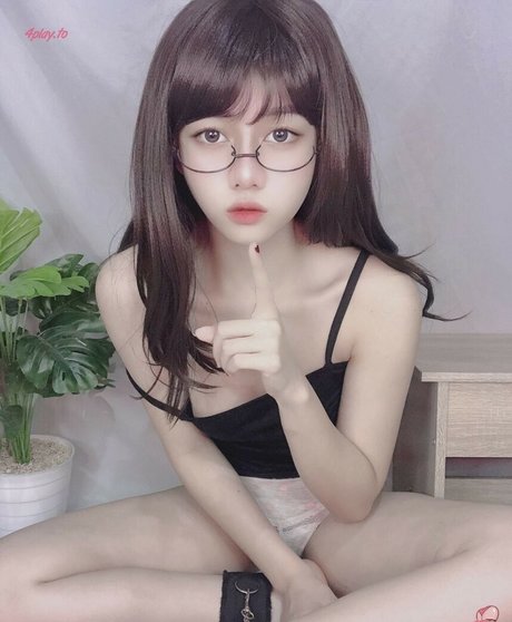 Violet Airis onlyfans photos