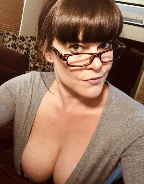 Rebecca Love desnuda onlyfans