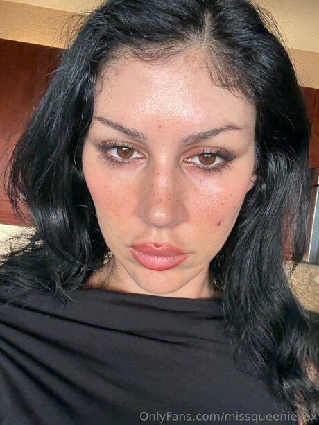 MissQueenieXOX free onlyfans