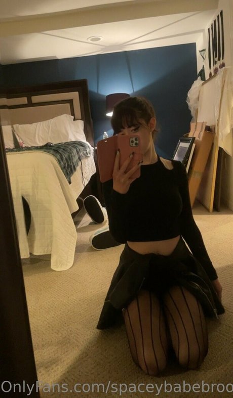 spaceybabebrooke onlyfans explicit content