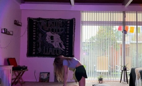 alignedbyjuniper nude leaks onlyfans